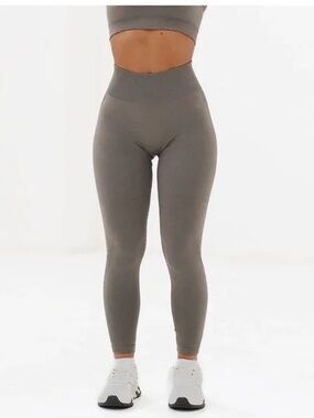 Seamless High-Waist Ribbed Leggings in Taupe Gray